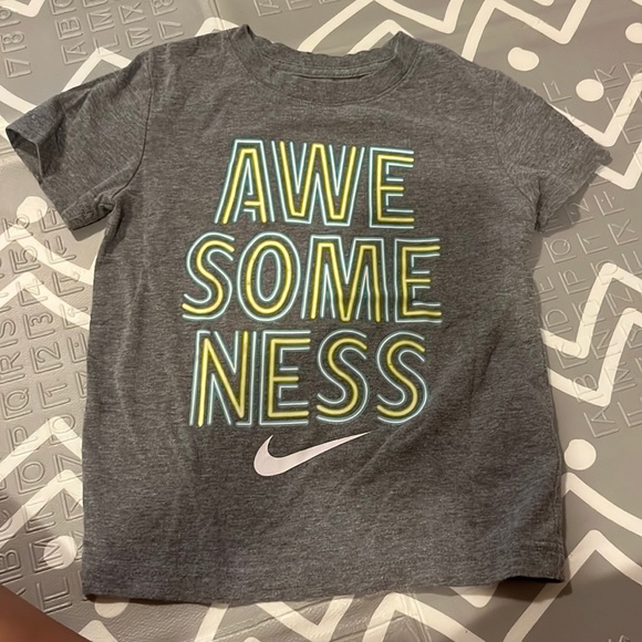 Nike Tee - Picture 1 of 2